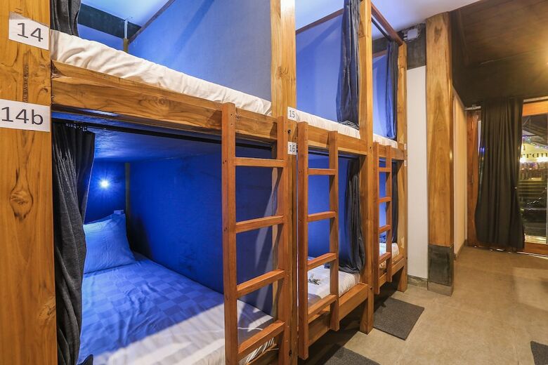 Hostal Green Hill Bed Station