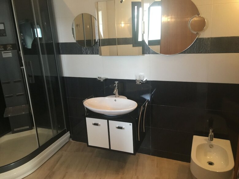 Luxurious 5 Bedrooms Villa Ref Hi51053
