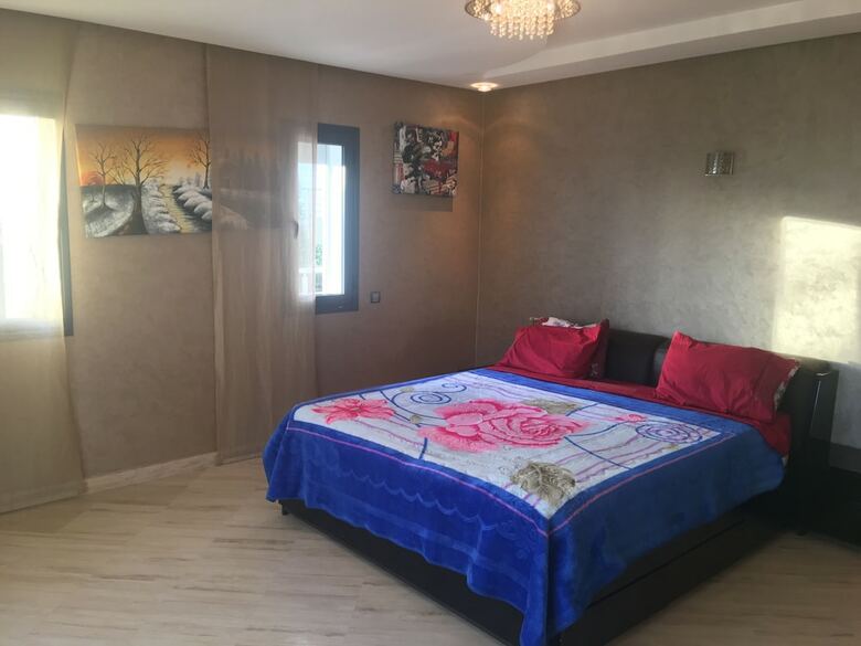 Luxurious 5 Bedrooms Villa Ref Hi51053