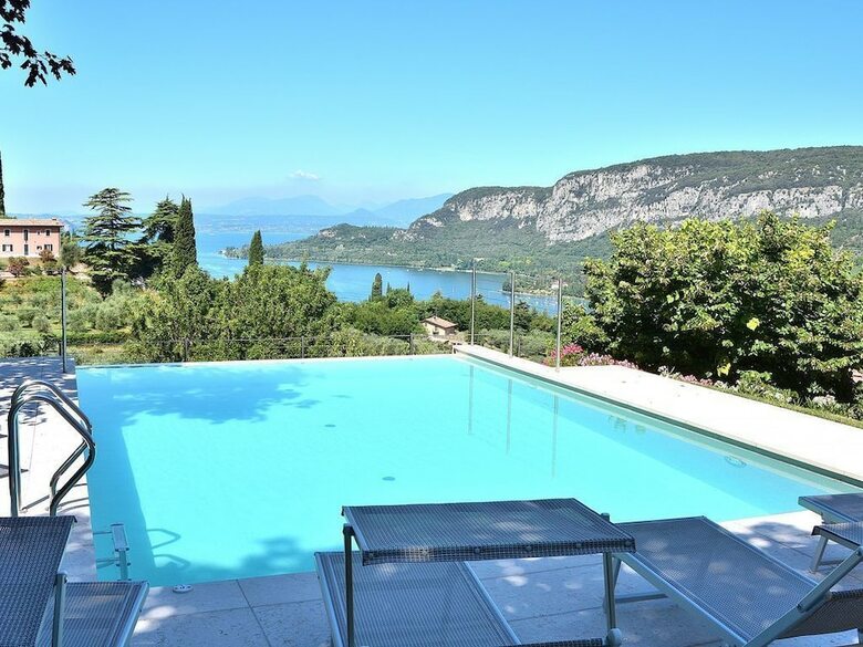 C� Cantoni Villa With Pool Lake View