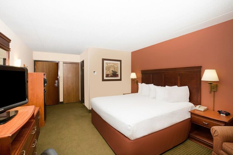 Hotel Americinn By Wyndham Omaha