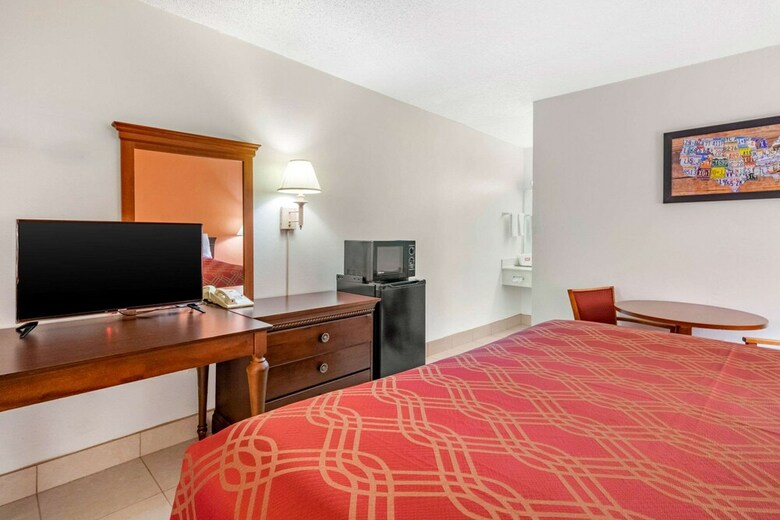 Hotel Econo Lodge North