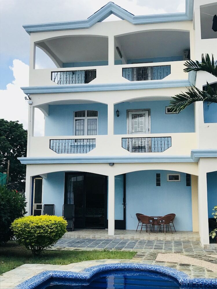 Villa Emax