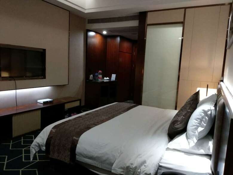 Hong Zhou Century Hotel