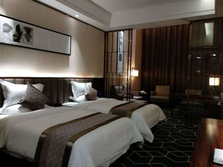 Hong Zhou Century Hotel