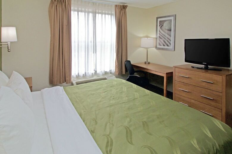 Hotel Quality Suites Lake Wright - Norfolk Airport