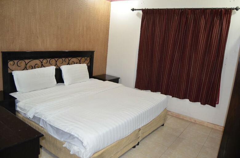 Aparthotel Danat Apartments (Singles Only)