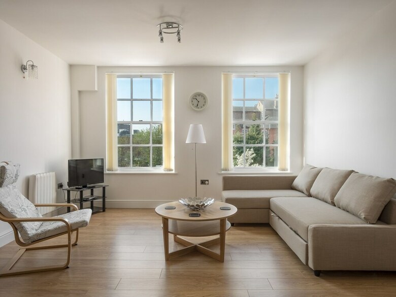 Luxurious 2 Bed Apartment In Central Bedford