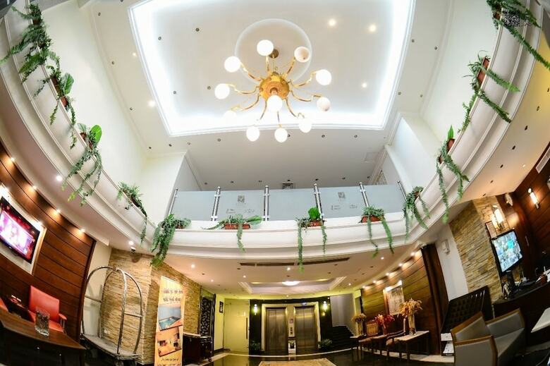 Lazourd Palace Hotel Apartments