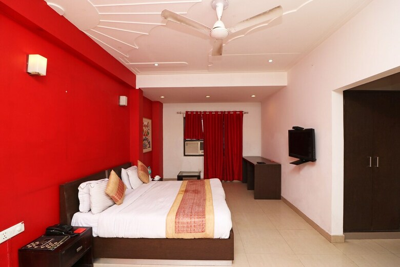 Hotel Era Residency