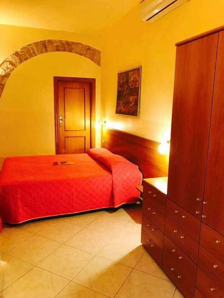 Hotel Room Economy