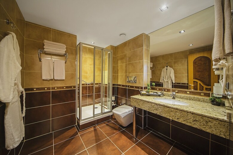 Golden Park Hotel