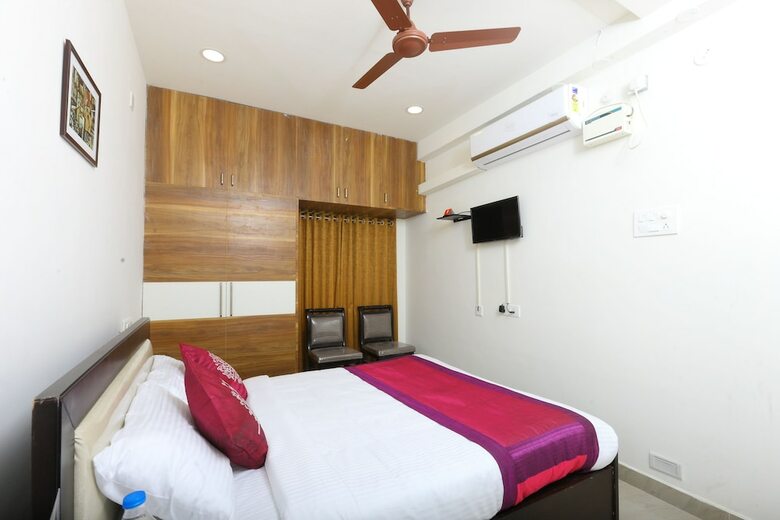 Hotel Oyo 10701 Moukthi Apartment