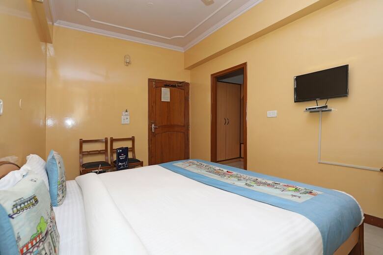 Oyo 10282 Hotel Rishi