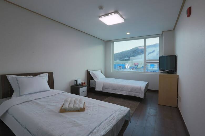 Hotel White View