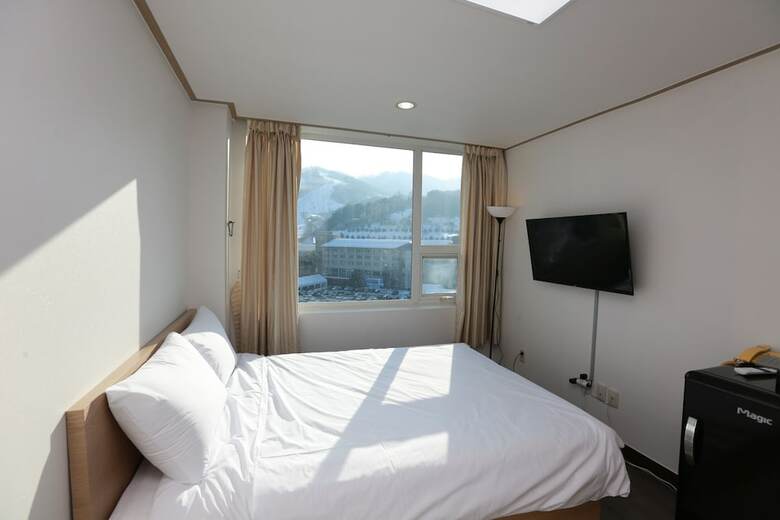 Hotel White View