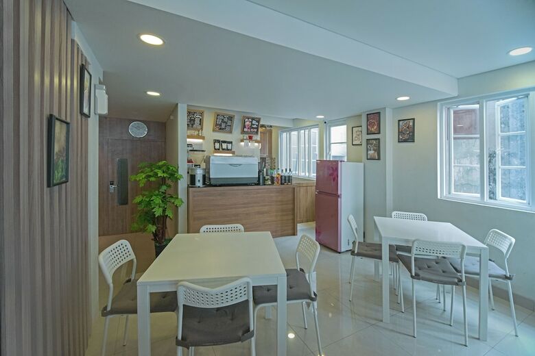 Oyo 101 Apple Platinum Hotel