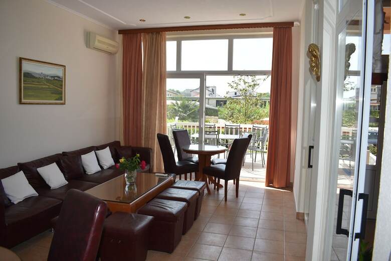 Pension Regina Mundi