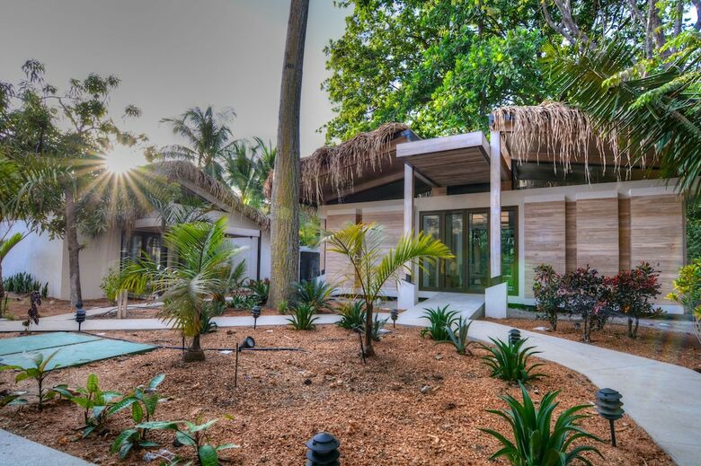 The Gilded Iguana Surf Hotel