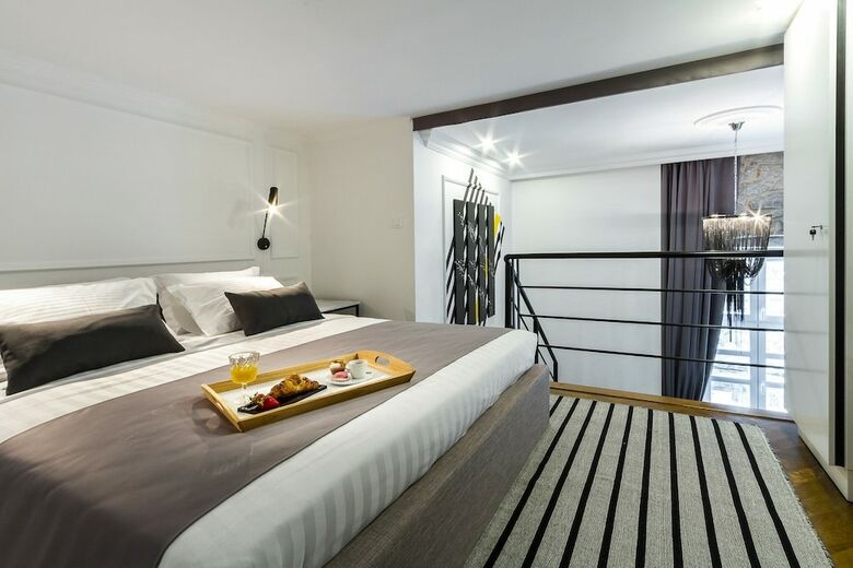 Dezign Apartments