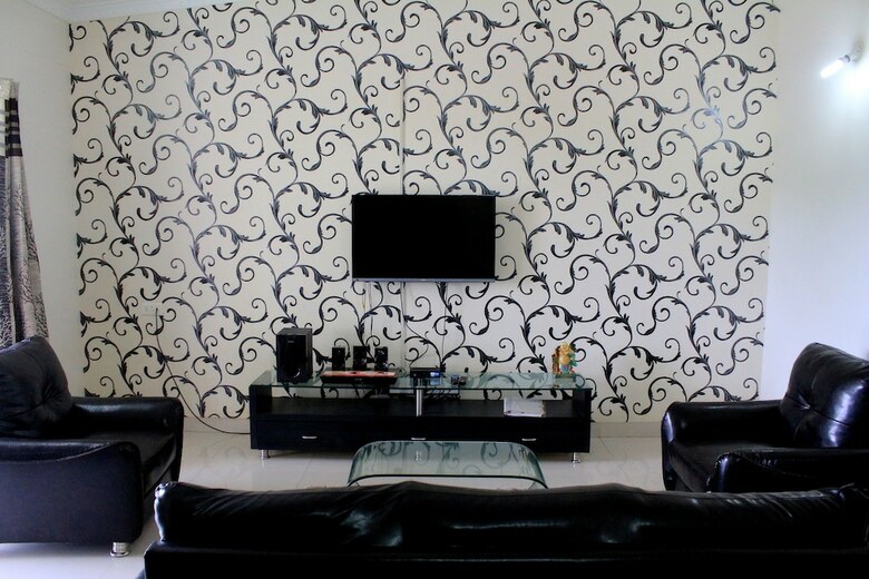 Modern Apartment With Terrace - Cm001