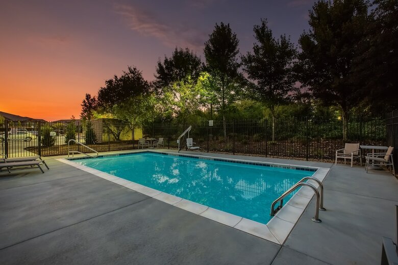 Holiday Inn Express Hotel & Suites Fairburn