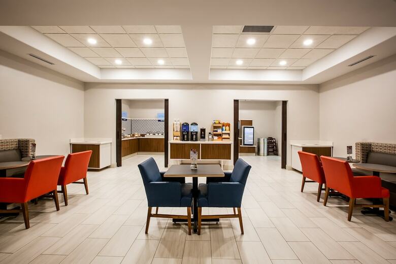 Holiday Inn Express Hotel & Suites Fairburn