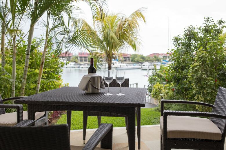 Eden Island Luxury Apartment
