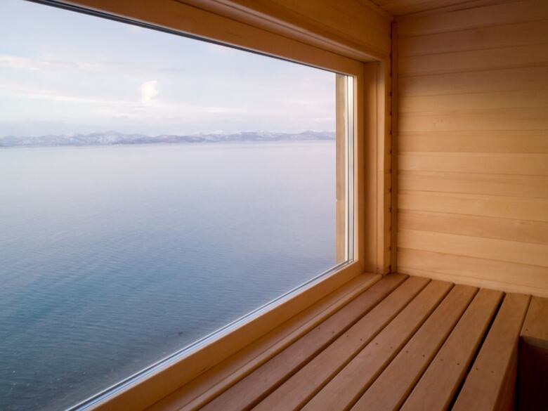 Hostal Bay House