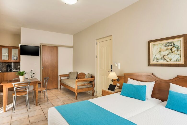 Aparthotel Elotis Suites