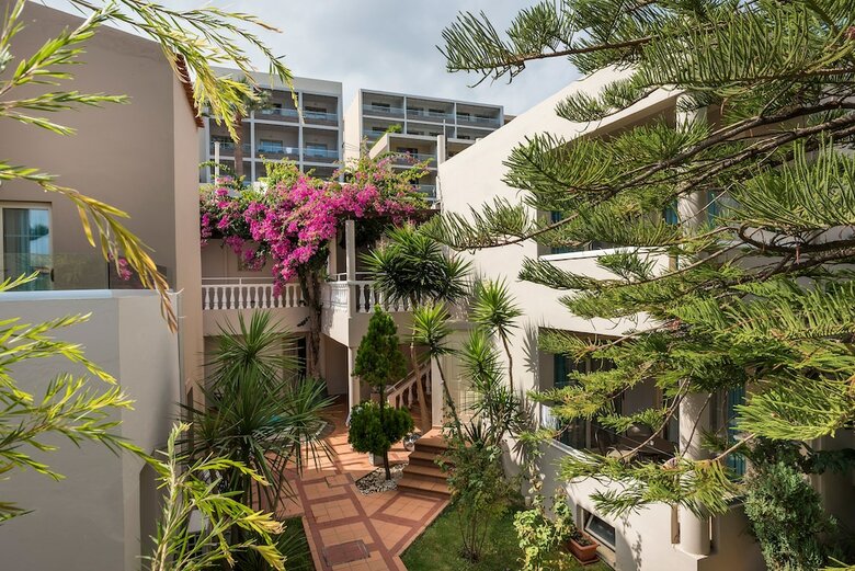 Aparthotel Elotis Suites