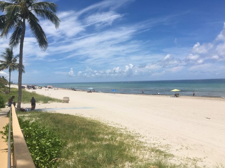 Apartamentos Hollywood Beach Resort- Petite Studio