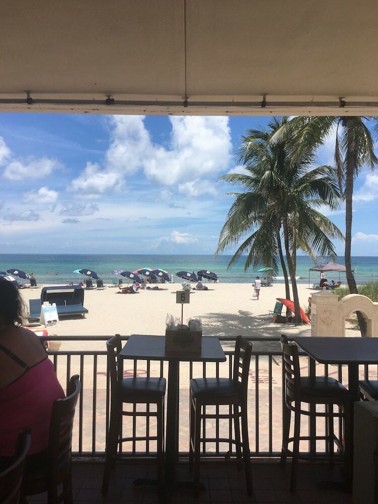 Apartamentos Hollywood Beach Resort- Petite Studio