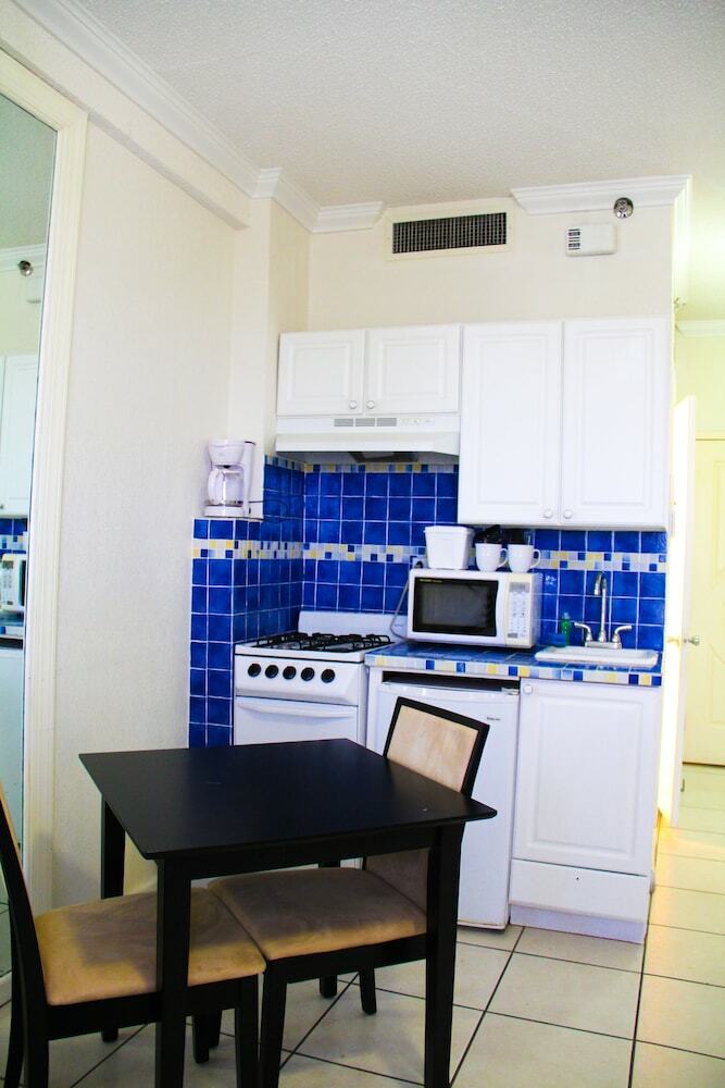 Apartamentos Hollywood Beach Resort- Stylish Large Studio