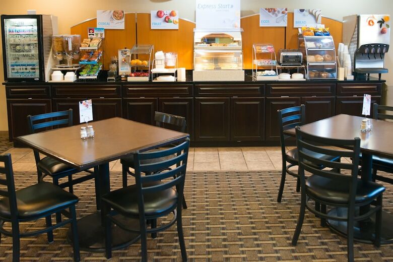 Hotel Holiday Inn Express Devils Lake