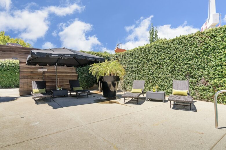 The Greens Hotel - Del Paso Blvd