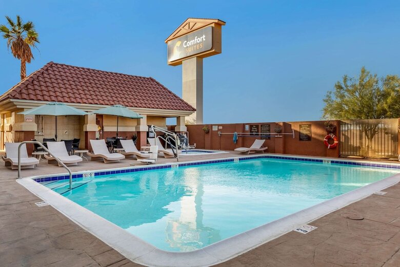 Hotel Comfort Suites Barstow Near I-15