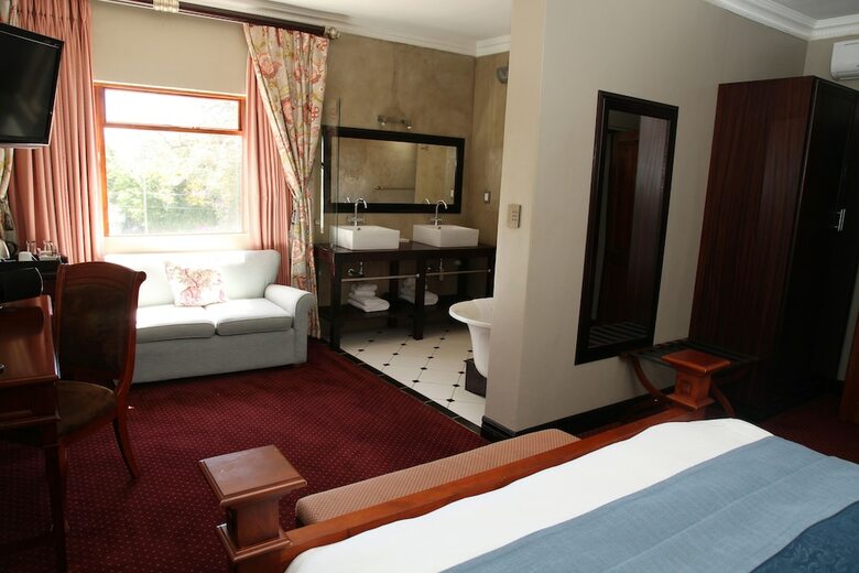 Village Ridge Boutique Hotel