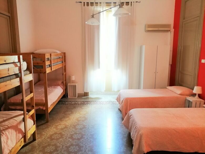 Hostal Jonathan Hostel & Guesthouse