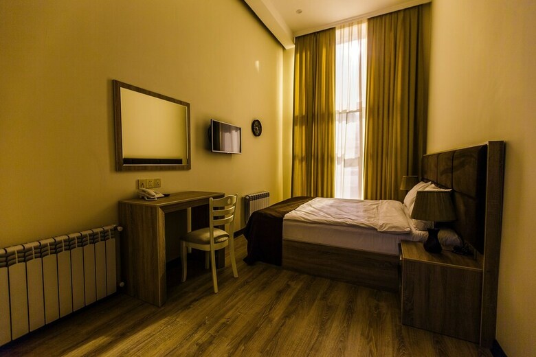 Deluxe City Hotel