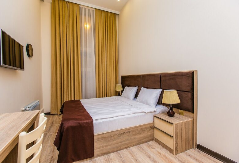 Deluxe City Hotel