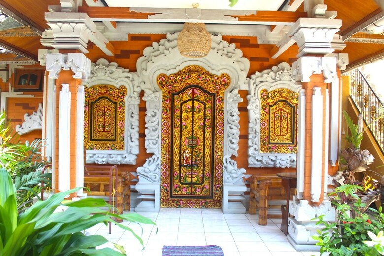 Bed & Breakfast Lovina Palace