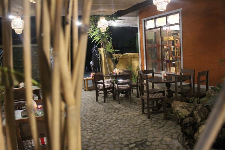 Bed & Breakfast Lovina Palace