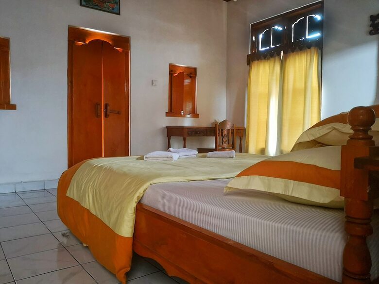 Bed & Breakfast Lovina Palace