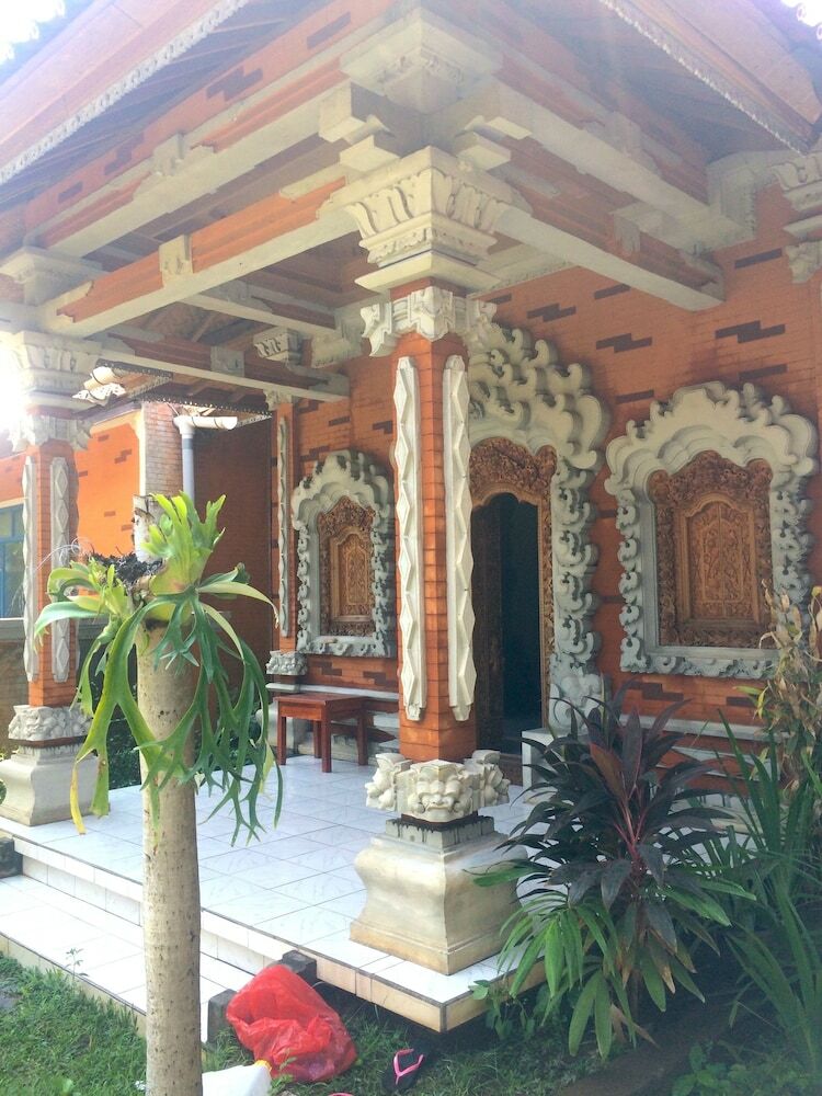 Bed & Breakfast Lovina Palace