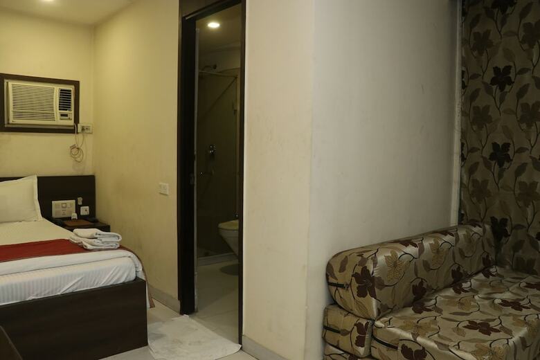 Kings Crown Hotel