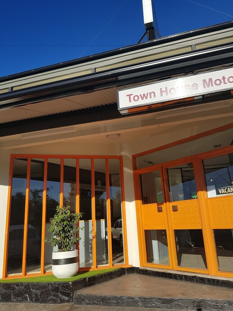 Town House Motor Inn
