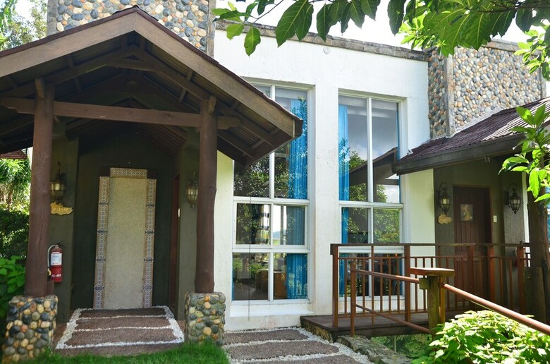 Hotel West 35 Eco Mountain Resort