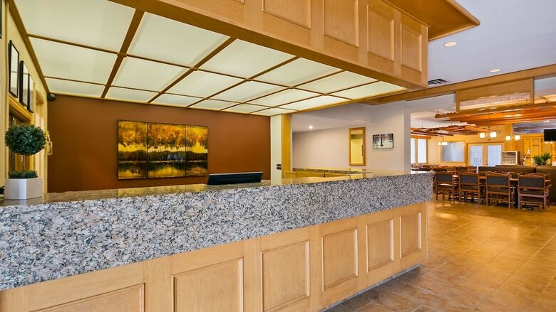 Hotel Invermere Inn