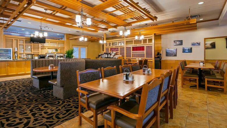 Hotel Invermere Inn